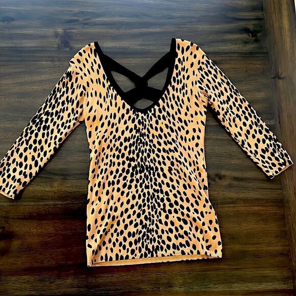 Guess leopard top   - Picture 1 of 3